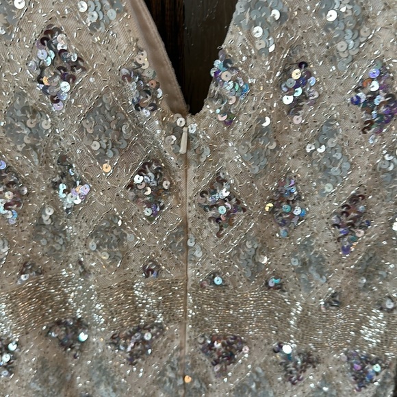 Mac Duggal Geometric Evening Gown in Nude Size 10. - Picture 14 of 15